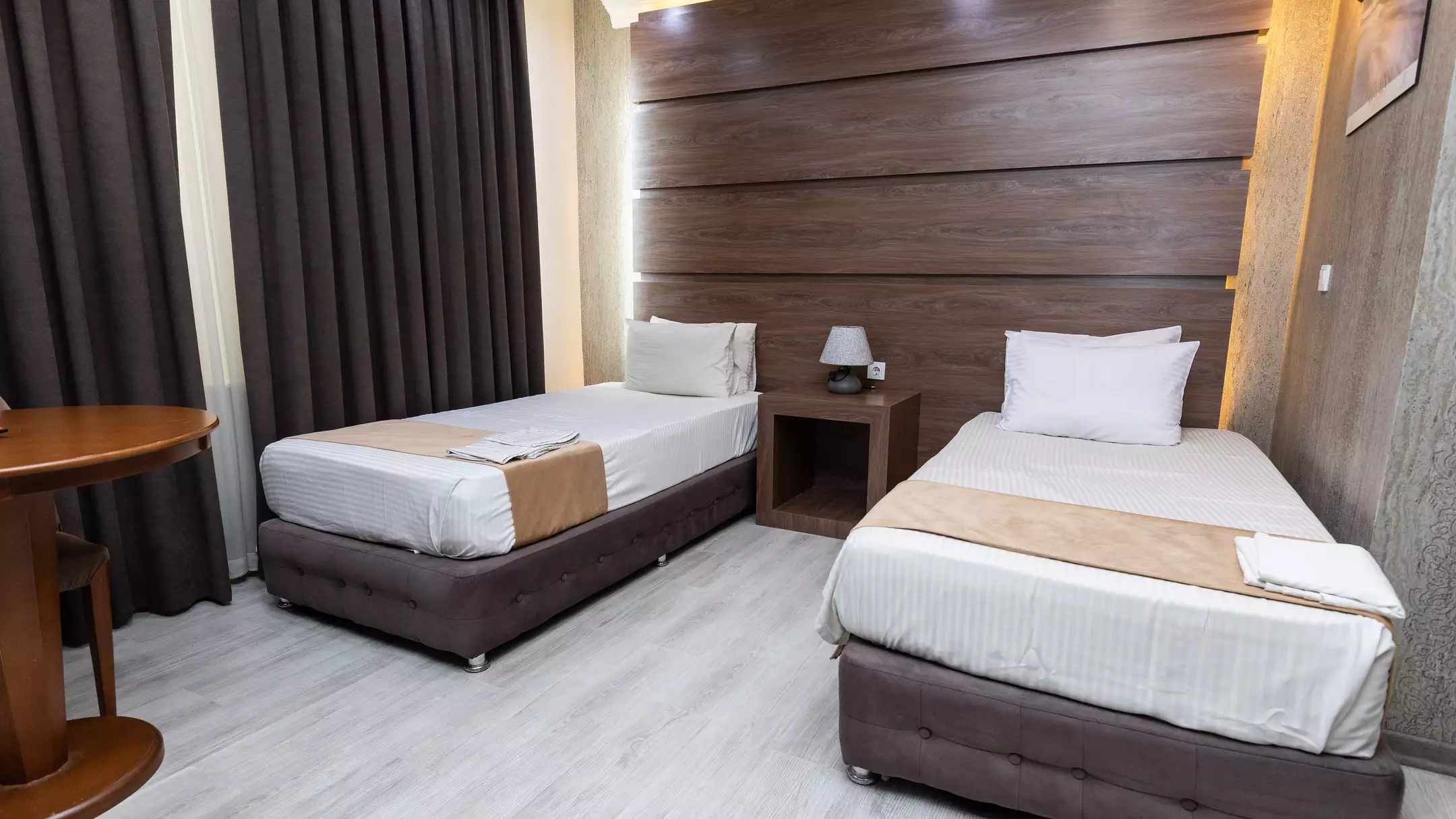Alibaba https://cdn.alibaba.ir/ostorage/hotel-accommodation-images/674abbc510d0d5745be3d1c7_هتل کارا - اتاق دوتخته سینگل (1).webp